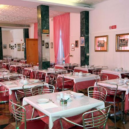 Hotel Parigi Rimini Esterno foto