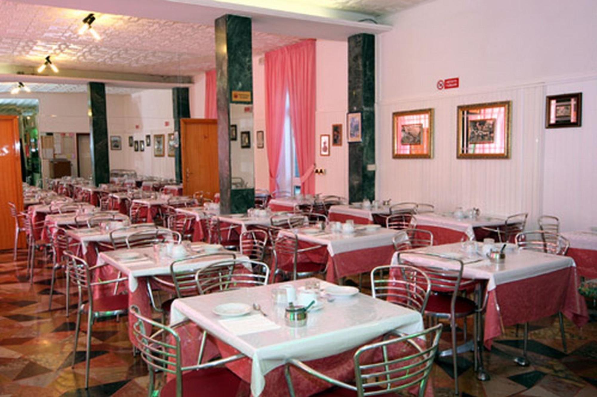 Hotel Parigi Rimini Esterno foto