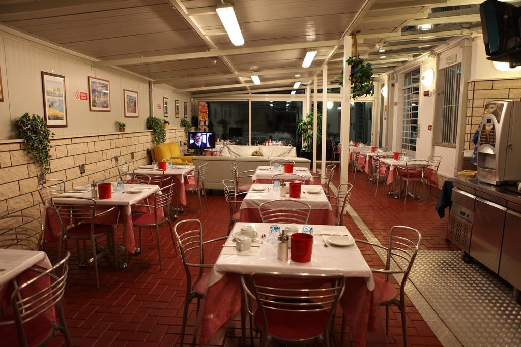 Hotel Parigi Rimini Esterno foto