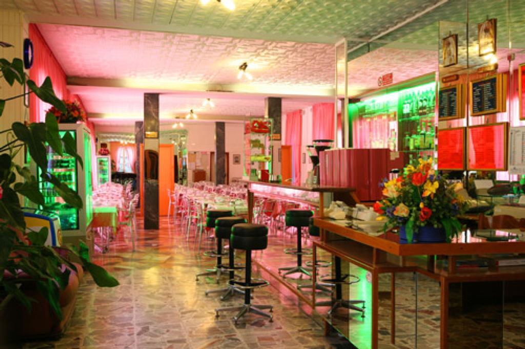 Hotel Parigi Rimini Esterno foto
