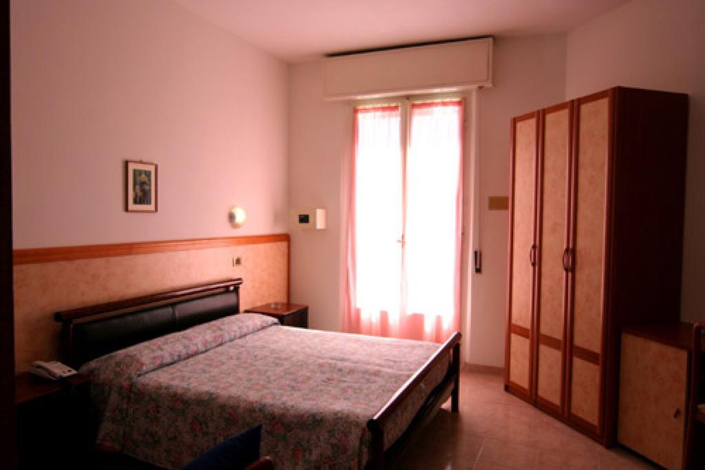 Hotel Parigi Rimini Esterno foto