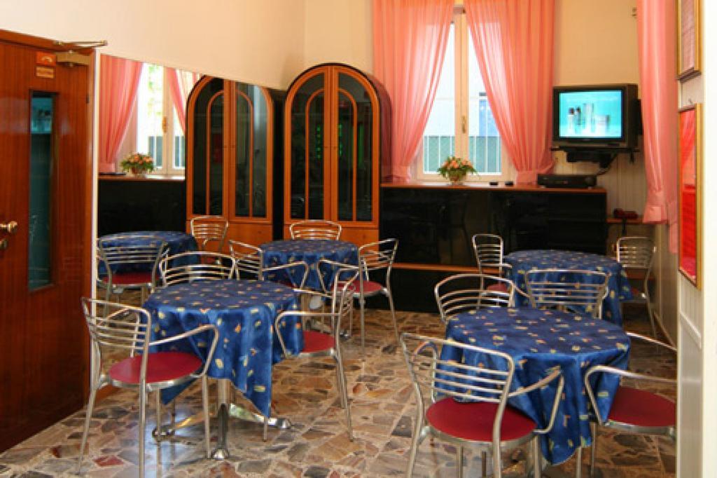 Hotel Parigi Rimini Esterno foto