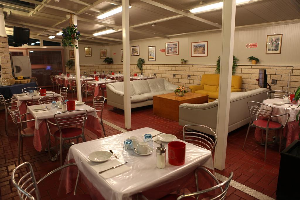 Hotel Parigi Rimini Esterno foto